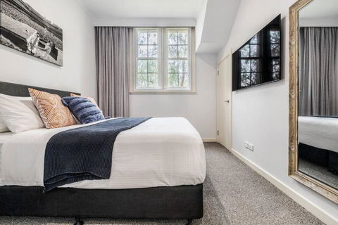 Inner City Living In A Modern Slice Of History - Hotel Gold Coast 1