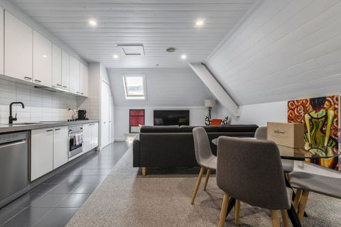 Inner City Living In A Modern Slice Of History - Hotel Gold Coast 2