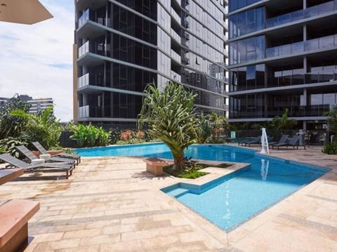 Inner-city 1 Bedroom Apartment Parking And Pool - Hotel Gold Coast 1