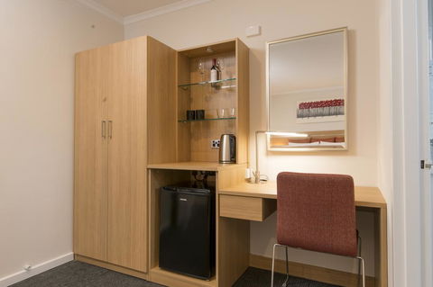 Adelaide Royal Coach - Hotel Gold Coast 3