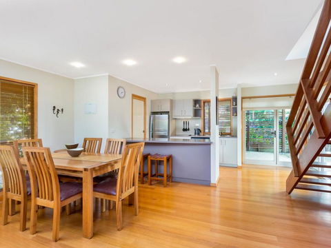 Adrift - Hotel Gold Coast 1