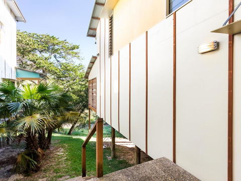 Adrift - Hotel Gold Coast 2