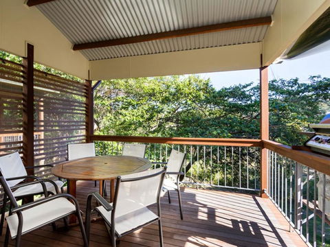 Adrift - Hotel Gold Coast 3