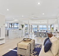 Adrift Retreat - St Georges Basin Waterfront Home - Hotel Gold Coast