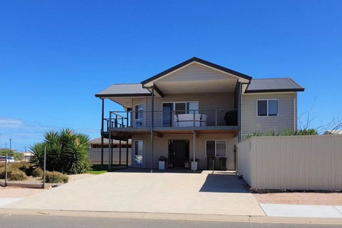 Agape Holiday Home - Hotel Gold Coast 0