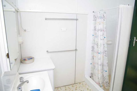 Almare, 7 Gowing Street - Hotel Gold Coast 3