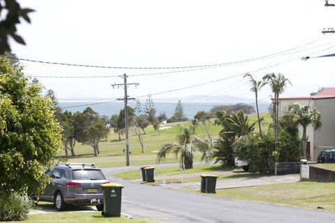 Almare, 7 Gowing Street - Hotel Gold Coast 0