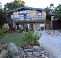 Alpine Apartment - Great location with views of Lake Jindabyne - Hotel Gold Coast