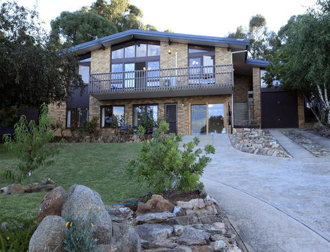 Alpine Apartment - Great Location With Views Of Lake Jindabyne - Hotel Gold Coast 0