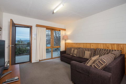 Alpine Apartment - Great Location With Views Of Lake Jindabyne - Hotel Gold Coast 1