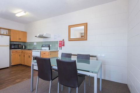 Alpine Apartment - Great Location With Views Of Lake Jindabyne - Hotel Gold Coast 3