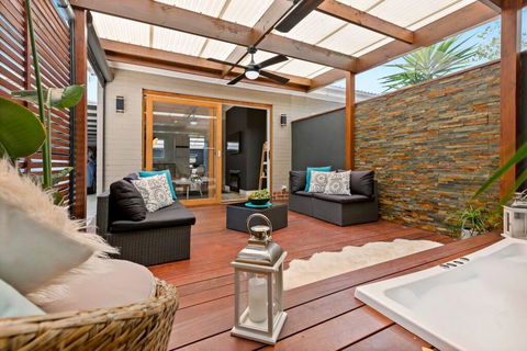 AMORE A Tranquil Retreat With Couples Spa - Hotel Gold Coast 2