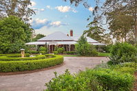 Book Crows Nest Accommodation Vacations Hotel Gold Coast Hotel Gold Coast