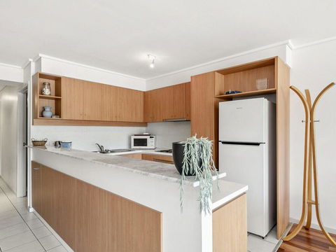 APARTMENT 23 PACIFIC APARTMENTS - Sit On The Deck And Soak In The View - Hotel Gold Coast 2
