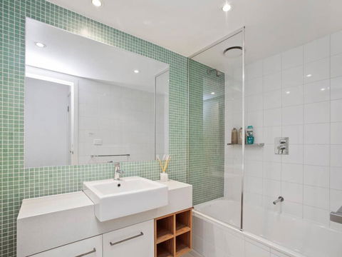 APOLLO BLUE 4 - Modern Waterfront Apartment - Hotel Gold Coast 1
