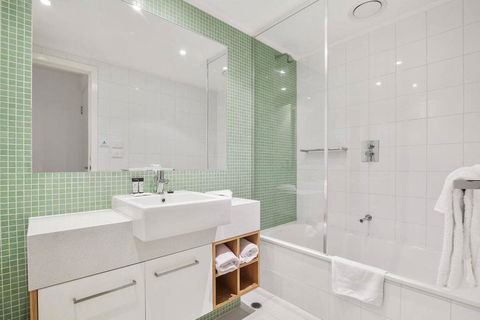 APOLLO BLUE 6 - Modern Waterfront Apartment - Hotel Gold Coast 1