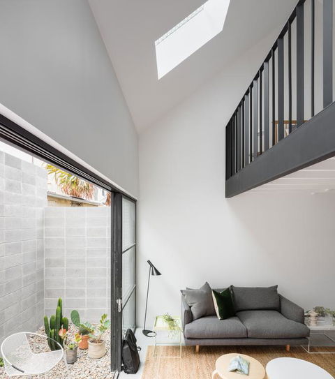 Architectural Design Award Winning City House - Hotel Gold Coast 3