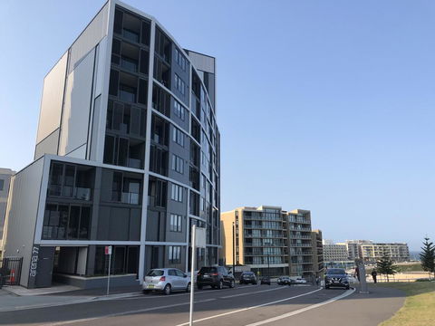 Arena On The Beach - Hotel Gold Coast 1