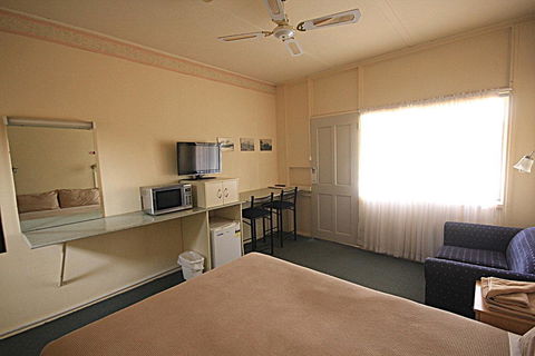 Aromet Motor Inn - Hotel Gold Coast 0