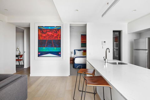 Art Series - The Johnson - Hotel Gold Coast 1