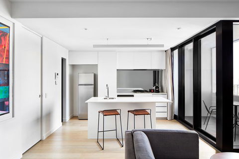 Art Series - The Johnson - Hotel Gold Coast 0