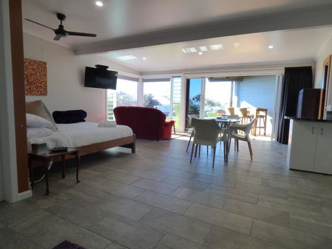 ArtHOUSE Beachfront Accommodation - Hotel Gold Coast 3