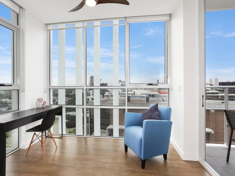 As The Sun Sets - Modern And Spacious 2BR Zetland Apartment Facing The Setting Sun - Hotel Gold Coast 3