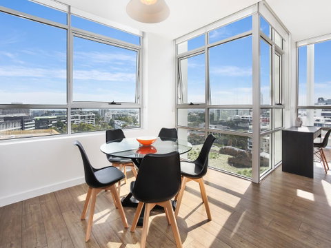 As The Sun Sets - Modern And Spacious 2BR Zetland Apartment Facing The Setting Sun - Hotel Gold Coast 1