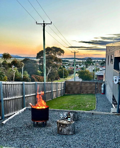 Luxurious Hobart Holiday Home With Stunning Bay Views - Affordable, Family-Friendly, And Stylish - Hotel Gold Coast 2