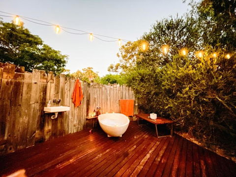 Luxury 6 Metre Bell Tent & Outdoor Bathroom, WIFI, TV And Firepit, - Hotel Gold Coast 2