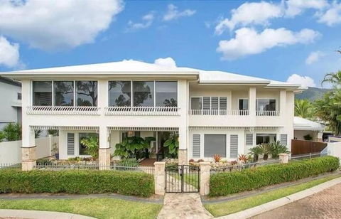 Luxury House On Clifton Beach With Heated Saltwater Swimming Pool - Hotel Gold Coast 1