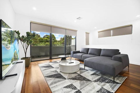 Luxury Retreat & Spacious 4BR House In Willoughby - Hotel Gold Coast 3