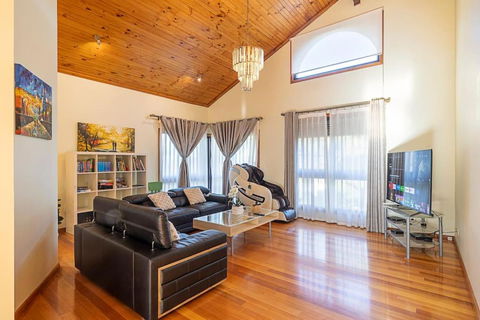 Magnificent Eltham House With Stunning View - Hotel Gold Coast 0