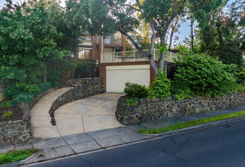 Magnificent Eltham House With Stunning View - Hotel Gold Coast 1