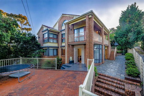 Magnificent Eltham House With Stunning View - Hotel Gold Coast 3