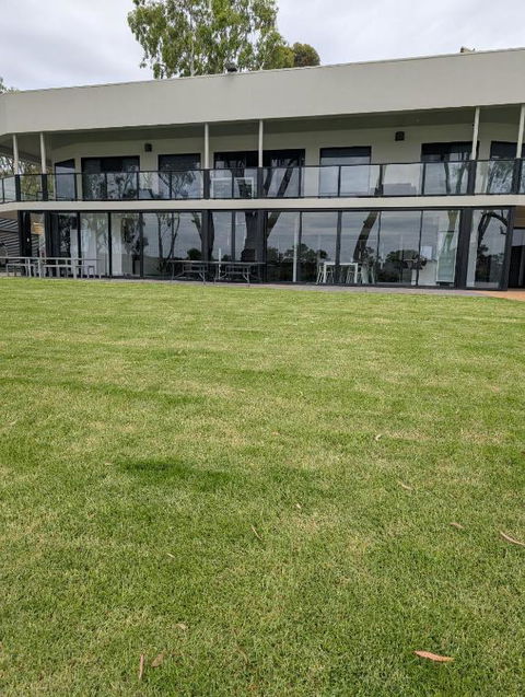 Mannum River Rentals - Hotel Gold Coast 3