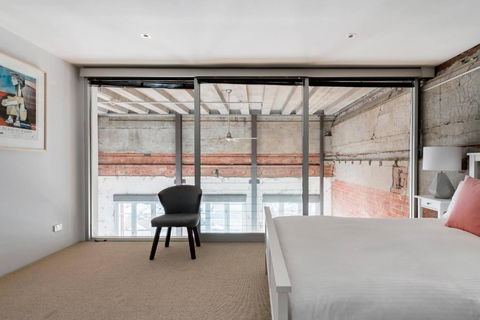 Luxury Warehouse Loft - Hotel Gold Coast 3