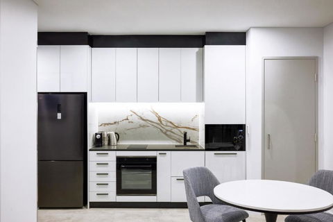 Meriton Suites Liverpool - Hotel Gold Coast 2