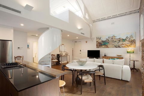 Mezzanine Magic, Bondi Junction - Hotel Gold Coast 1