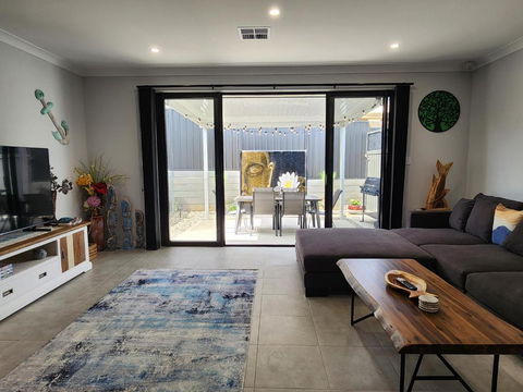 Minutes To The Beach! King Bed With TV, Spa Bath - Hotel Gold Coast 0
