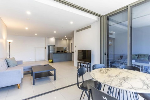 Modern 2B With Loft Bed Parking Central Mascot - Hotel Gold Coast 0