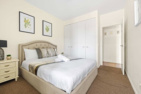 Modern Apt - Free Parking - Convenient Location - Hotel Gold Coast 1