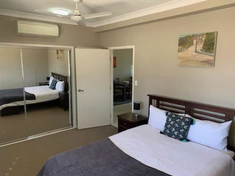 Modern Beach Apartment - Hotel Gold Coast 3