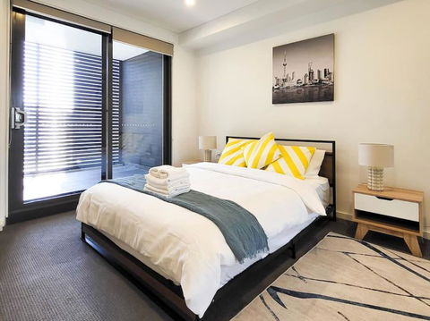 Modern Elegance: 2 Bedroom Oasis W/ Free Parking - Hotel Gold Coast 2
