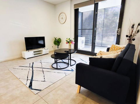 Modern Elegance: 2 Bedroom Oasis W/ Free Parking - Hotel Gold Coast 3