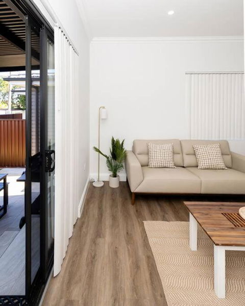 Modern Home In The Heart Of Bankstown - Hotel Gold Coast 0