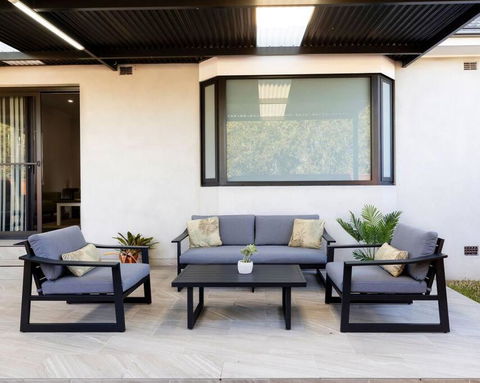 Modern Home In The Heart Of Bankstown - Hotel Gold Coast 1