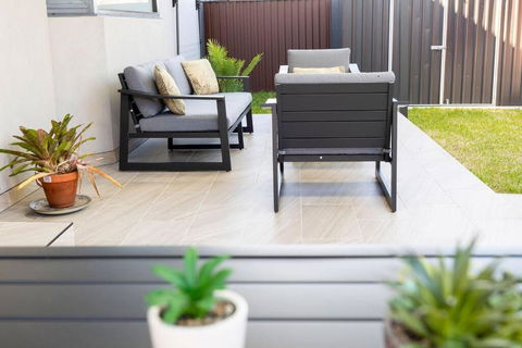 Modern Home In The Heart Of Bankstown - Hotel Gold Coast 2