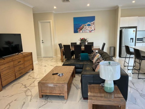 Modern House Between Airport And Sea - Hotel Gold Coast 0