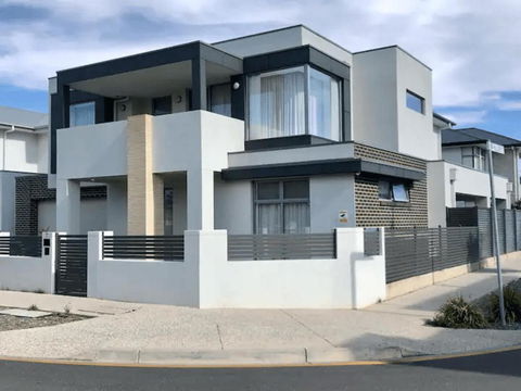 Modern Mansion In Lightsview By Host Solutions - Hotel Gold Coast 0